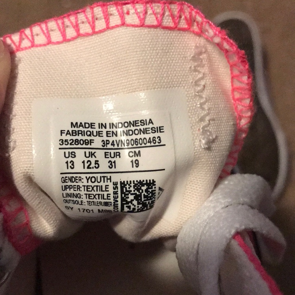 Pink Converse - Picture 3 of 3
